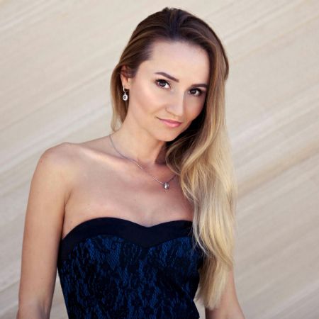 Julia - ID: 16470