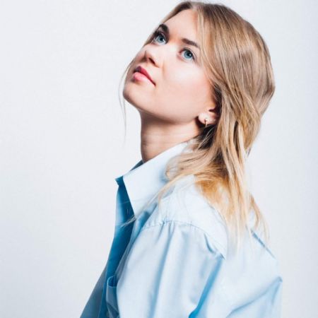 Yuliia - ID: 17300