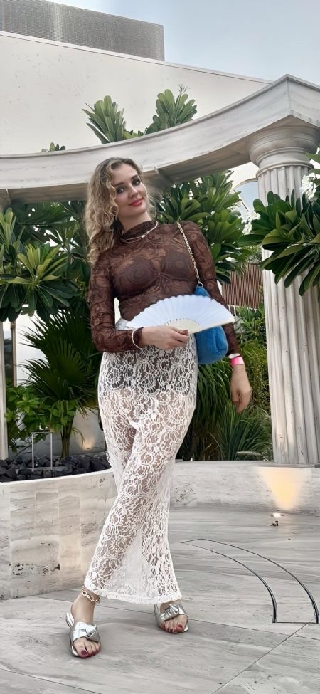 Laura - ID: 408307 - 739511