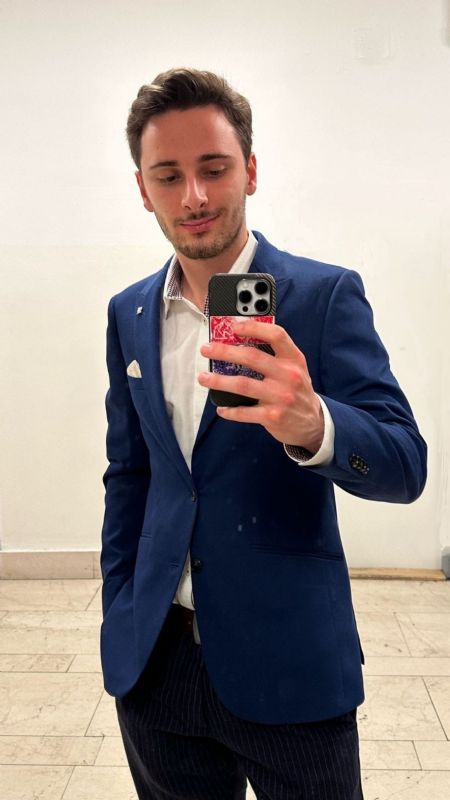 Edoardo - ID: 565969